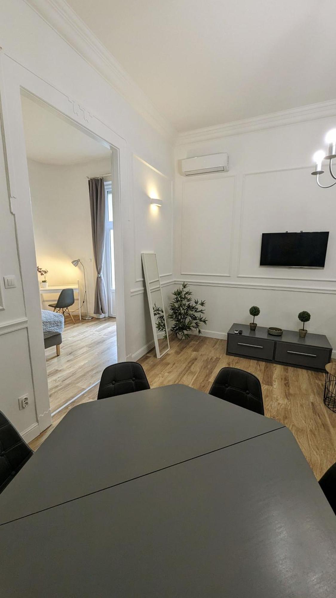 3 Room Apartment In The Beautiful Street Budapest Exterior photo