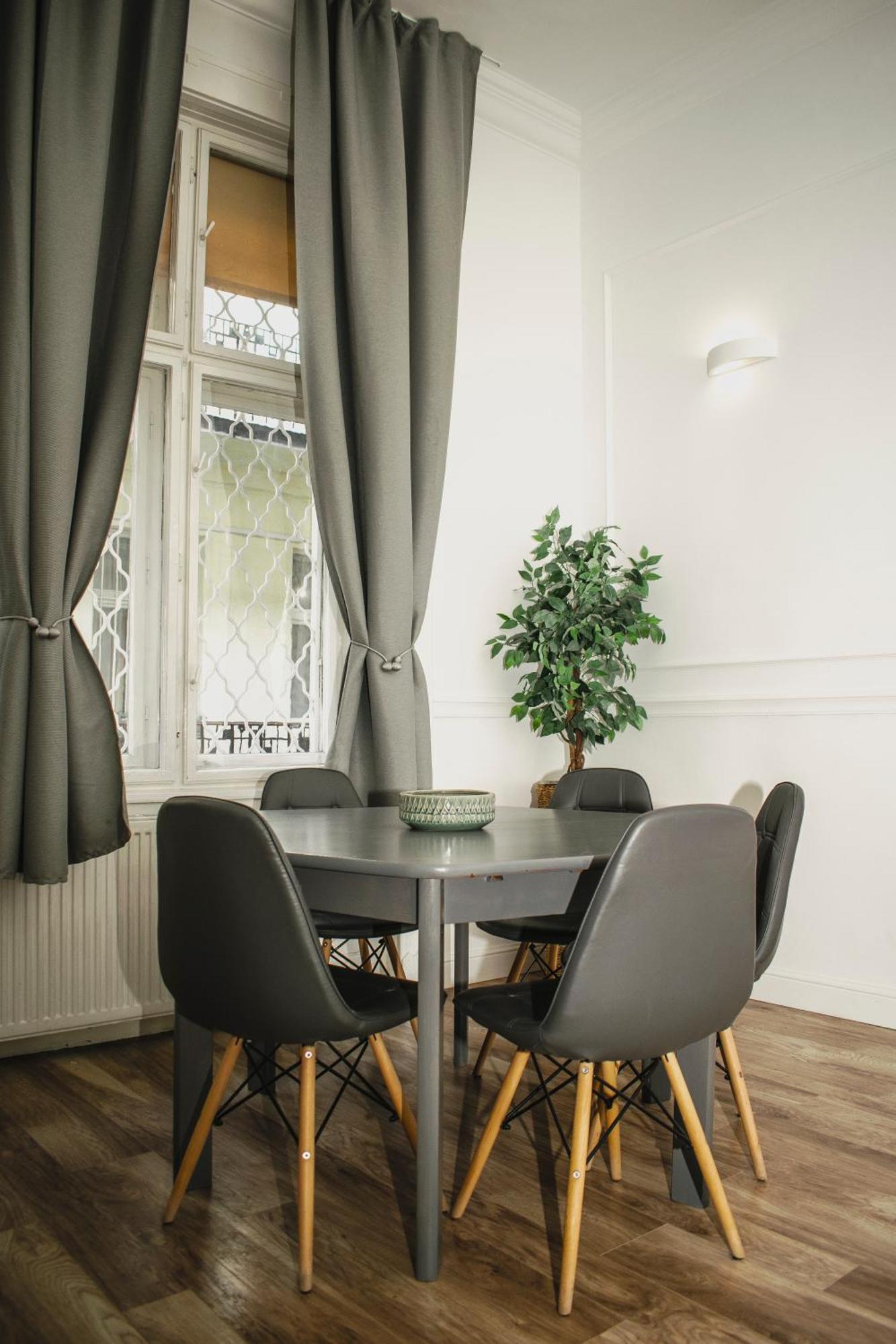 3 Room Apartment In The Beautiful Street Budapest Exterior photo