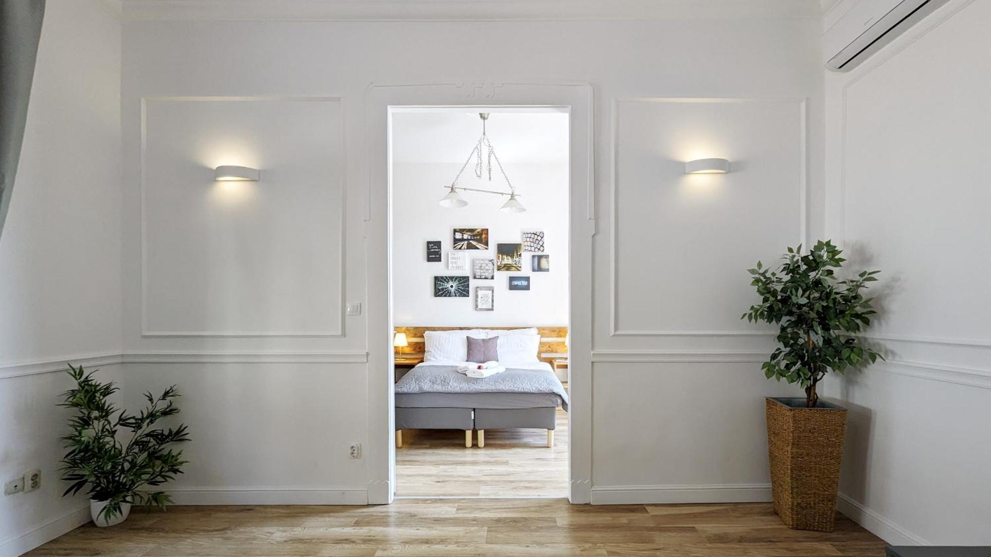 3 Room Apartment In The Beautiful Street Budapest Exterior photo