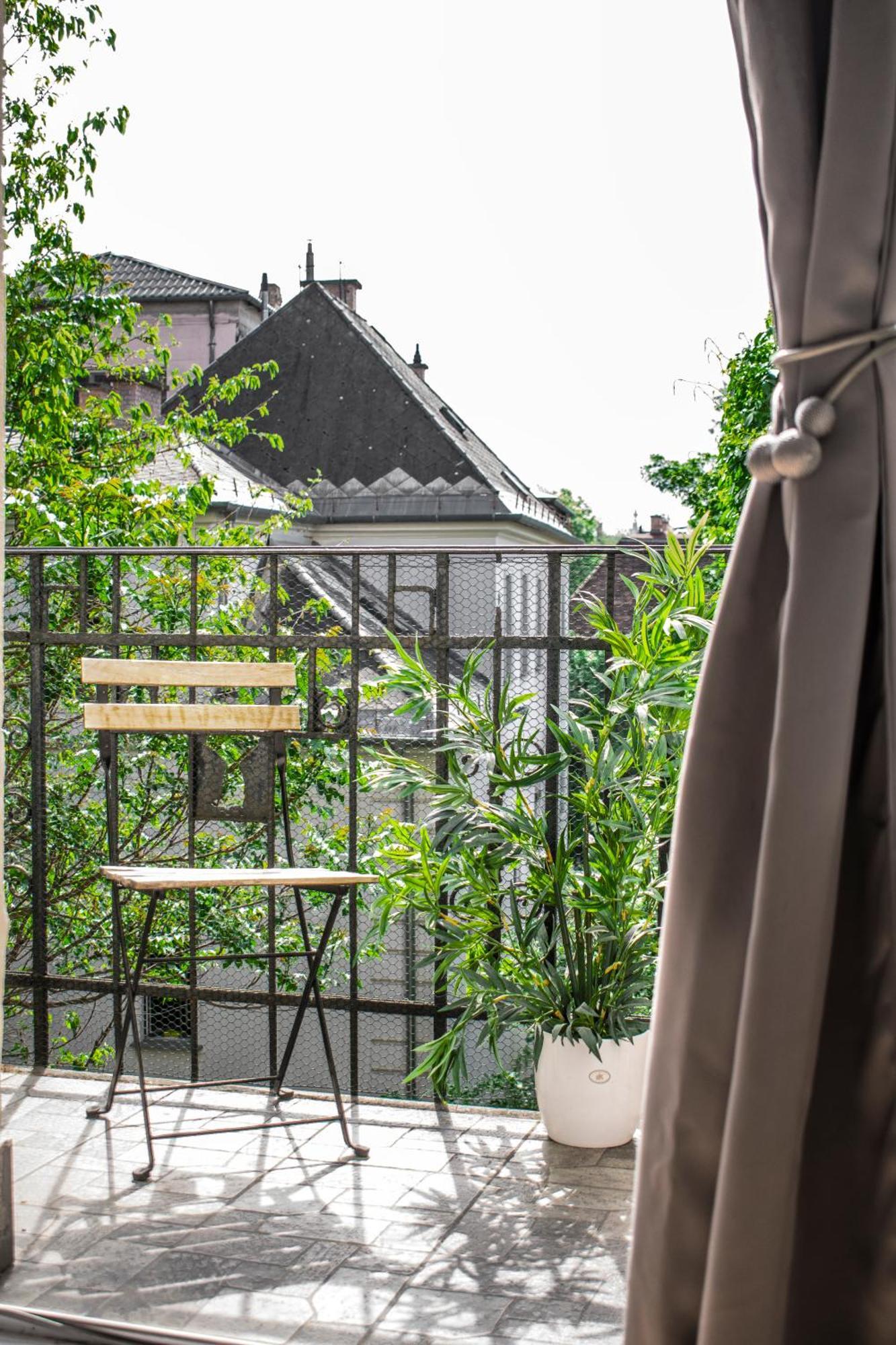 3 Room Apartment In The Beautiful Street Budapest Exterior photo
