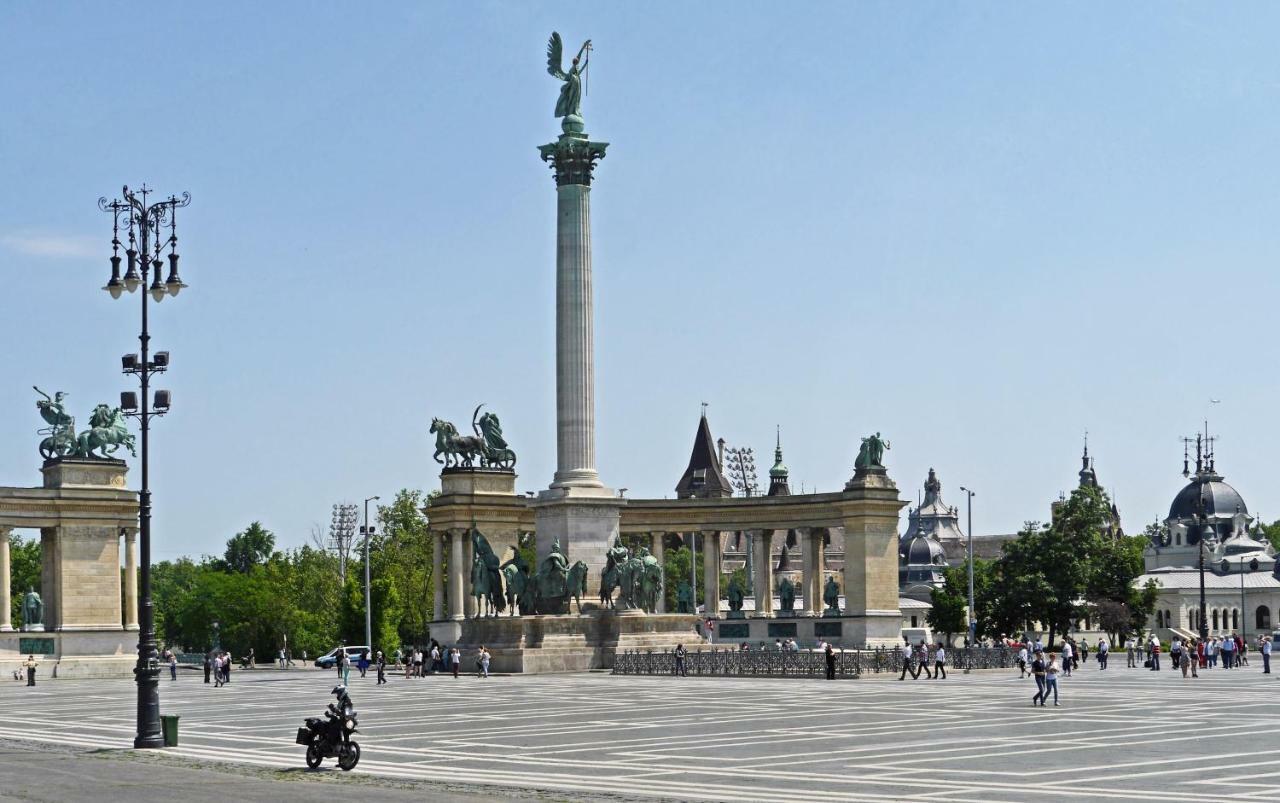 3 Room Apartment In The Beautiful Street Budapest Exterior photo