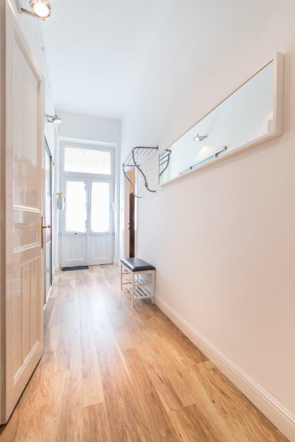 3 Room Apartment In The Beautiful Street Budapest Exterior photo